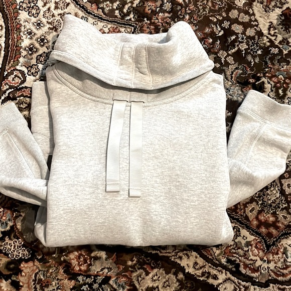 Lululemon Avenue Pullover Sweatshirt Heathered Light Grey /
Soot Light - Picture 6 of 8